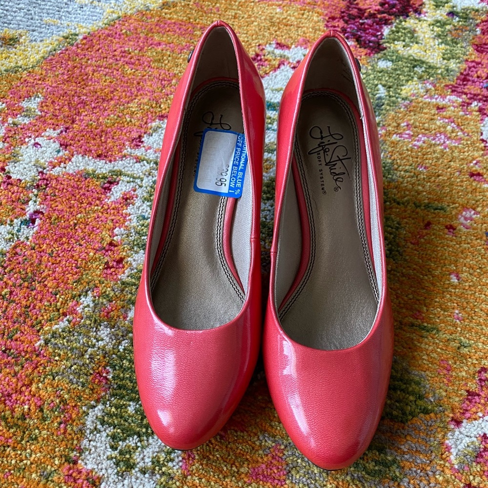 Bright coral Lifestride heels